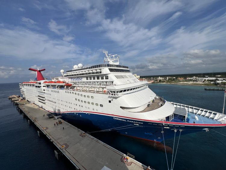 Cruise Ship Reviews - Cruise Ship Carnival Paradise Review Including Likes and Dislikes of the Ship