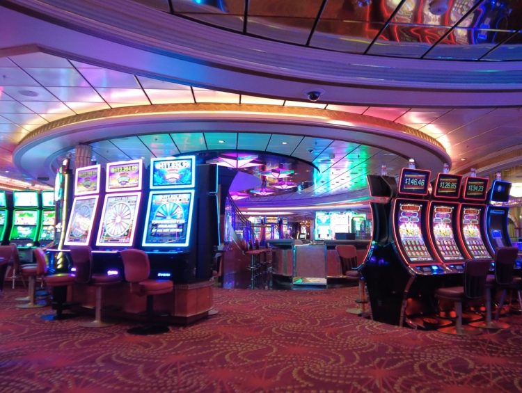 Cruise Ship Casinos - Tour and Walkthrough of Royale Casino on Cruise Ship Independence of the Seas