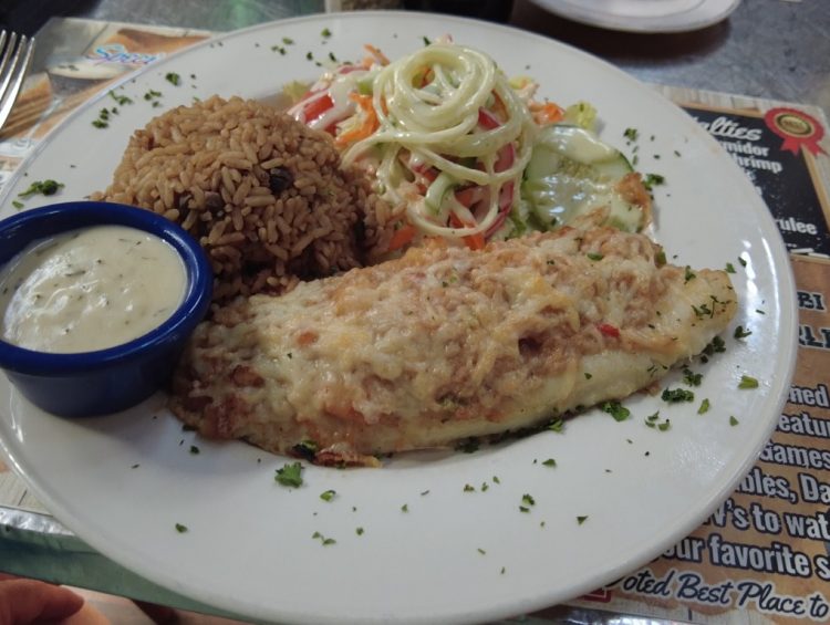 Cruise Port Dining Reviews - Review of Pineapple Petes Restaurant and Bar in St Maarten